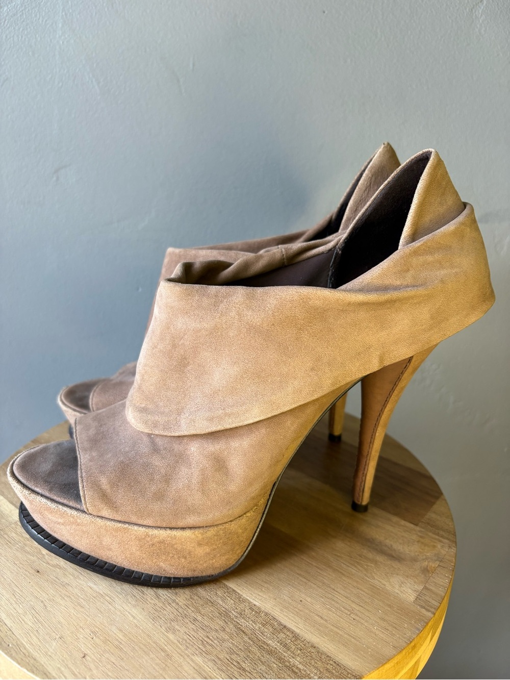 Elizabeth and James "E-More" Taupe Suede Platform Ankle Bootie ~ Size 9